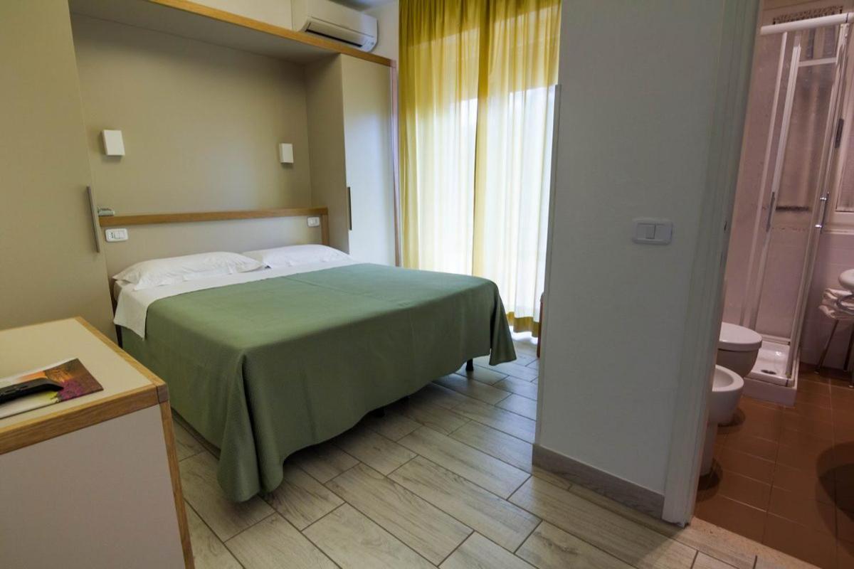 Hotel Mirella Castiglione della Pescaia Pokoj fotografie