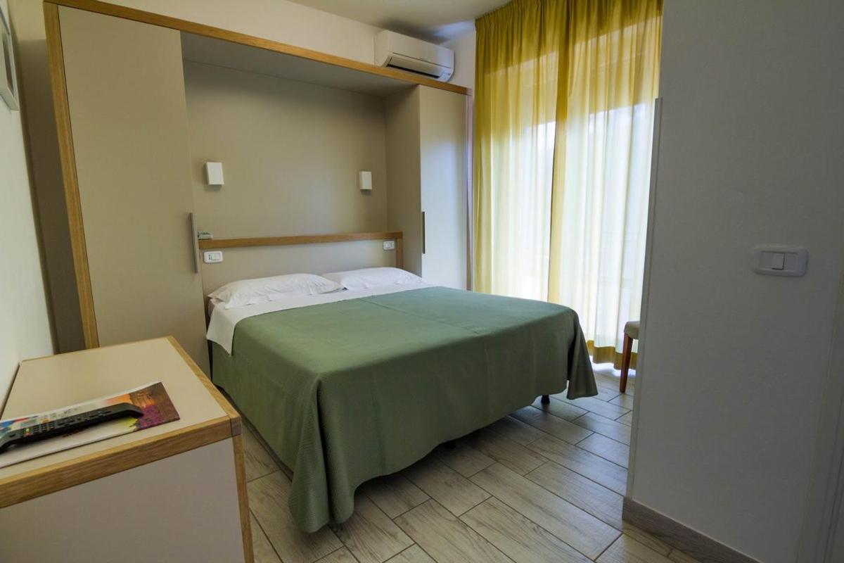 Hotel Mirella Castiglione della Pescaia Pokoj fotografie