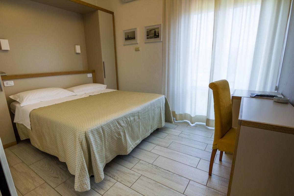 Hotel Mirella Castiglione della Pescaia Pokoj fotografie